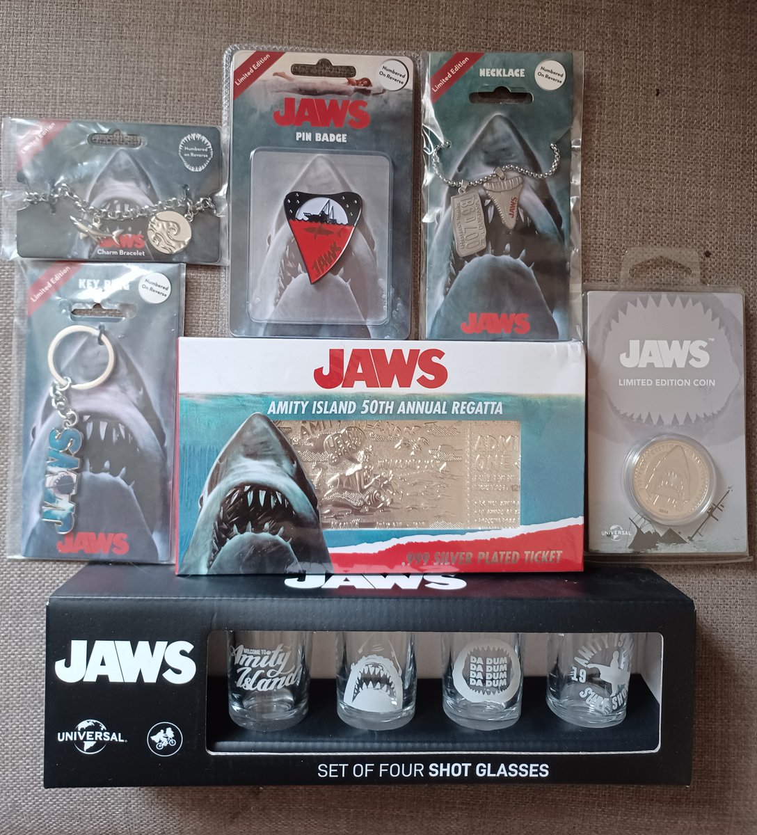 ajl__66's tweet photo. Just some jaws memorabilia no doubt more to come π¦ #Jaws #JawsFan #Jaws1975 #Jawsaddiction #JawsFanatic #Jawsfamily #JawsBestMovieEver #JawsAddict #JawsMemorabilia #JawsFriendship https://t.co/JdLzU6heO3