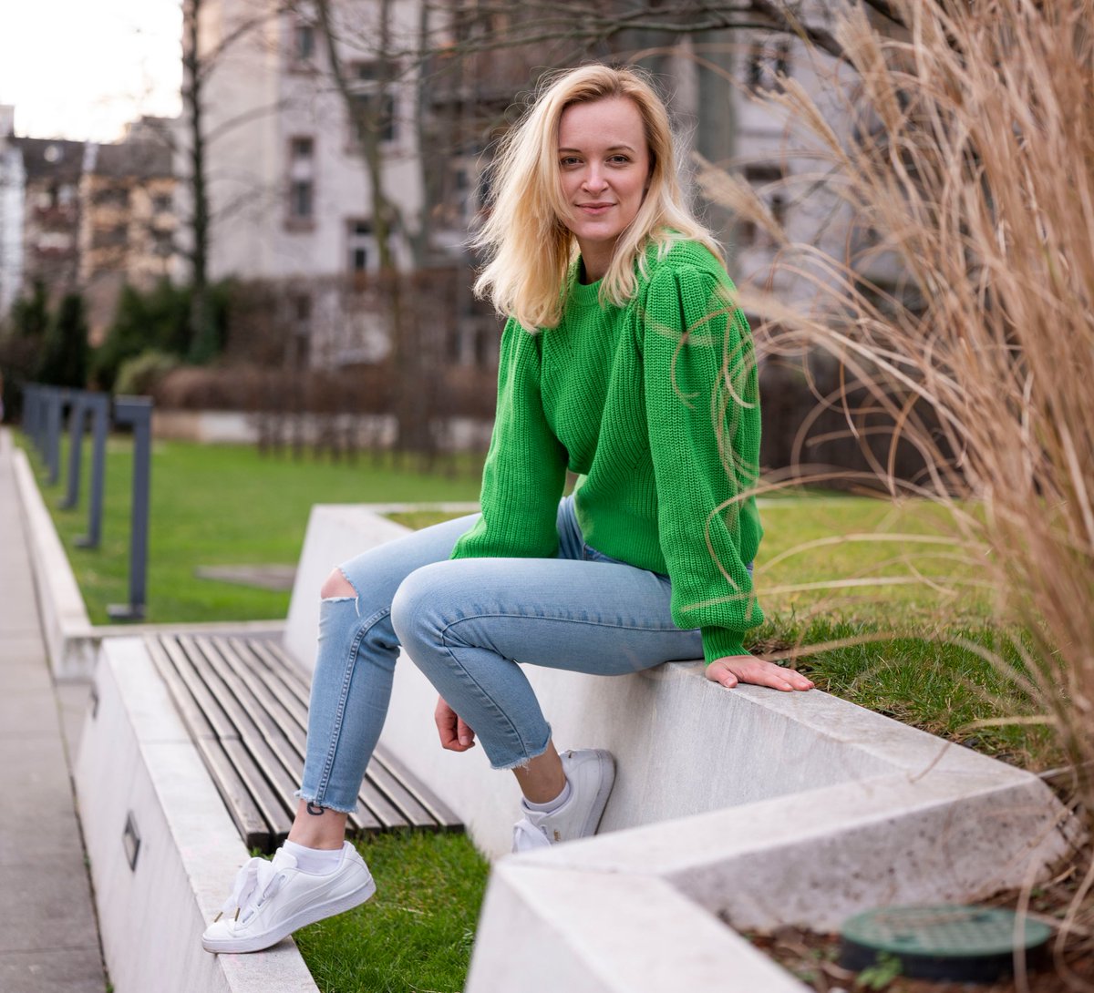 Annamffm's tweet photo. Streetstyle in #ffm mit Martin Kämmerer 
Pulli von #kaufdichglücklich https://t.co/kEgU7AJbvq
