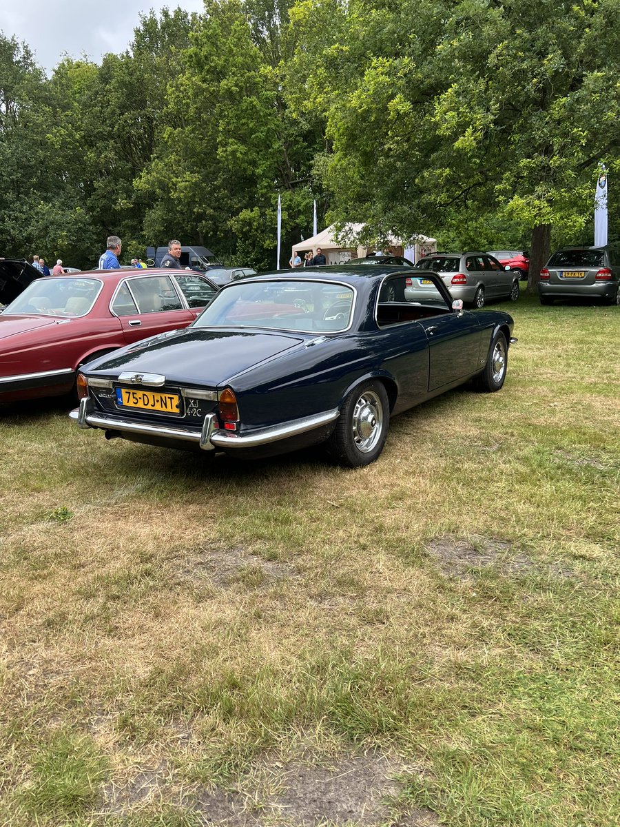 Vandaag op de British Car Jumble in Waalwijk deze Jag XJ 4-2C gezien. Nooit eerder gezien, maar wat een beauty, toch?  #komjoenittie <a href="/Arthur1Arthur/">Arthur Verberne</a> <a href="/BNRpetrolheads/">BNR Petrolheads</a>