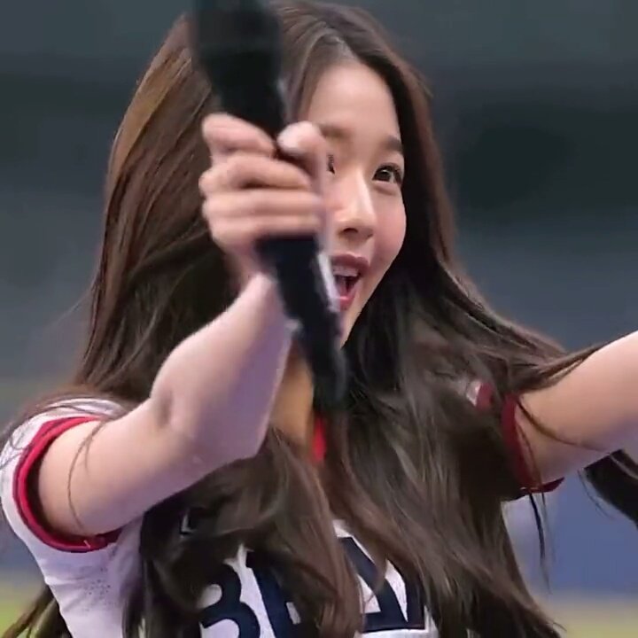 tiny_wonyoung's tweet photo. jang wonyoung                   wonny! https://t.co/BCeDzeE0I3
