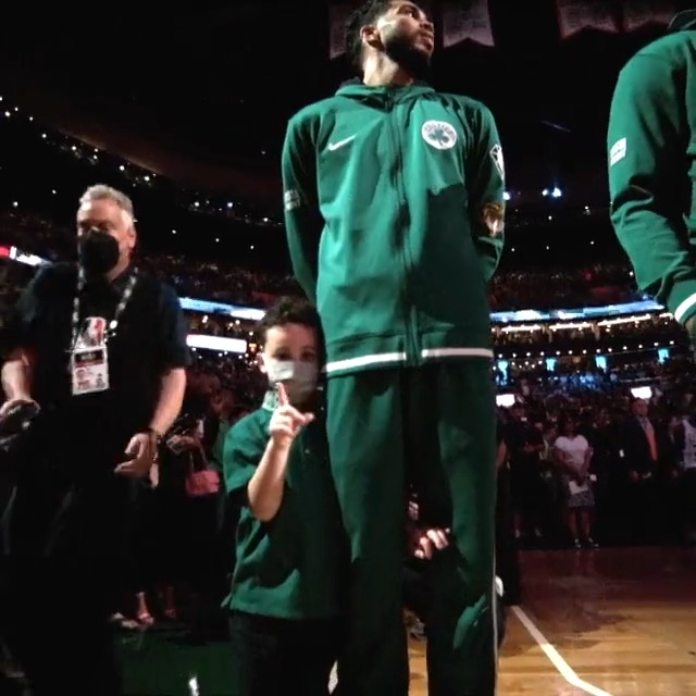 Celtics star Jayson Tatum trolls Kevin Hart big time by giving him