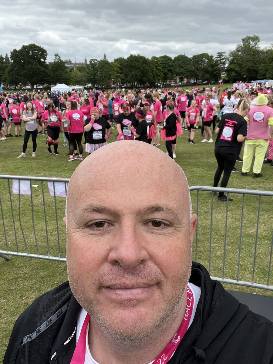 RunFindlayRun's tweet image. Run 62 of 124  #RunFindlayRun for @cr_uk #Running 10km every postcode in UK.  Today was special - very special. I started @raceforlife in #Wakefield then ran the 10km race surrounded by vibrant amazing people who organise the event, participating in the event &amp;amp; volunteer #Amaze