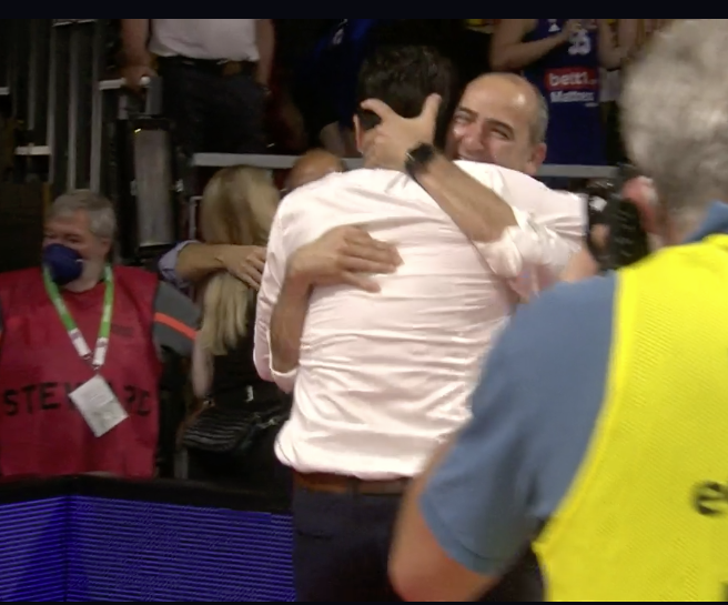 heinnews's tweet photo. So much talk and deservedly so about Aito ...
but, please, let's dish out some enormous respect and congratulations to Israel Gonzalez and what he has done this season for @albaberlin 
@easyCreditBBL champ in his first campaign as HC for the Berlin. Hat's off https://t.co/WbieT0sVmm