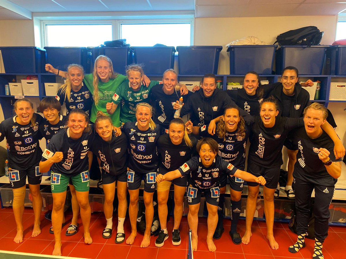 LinkopingFC's tweet photo. This team👇❤️🦁 https://t.co/q3PSnKhjY9