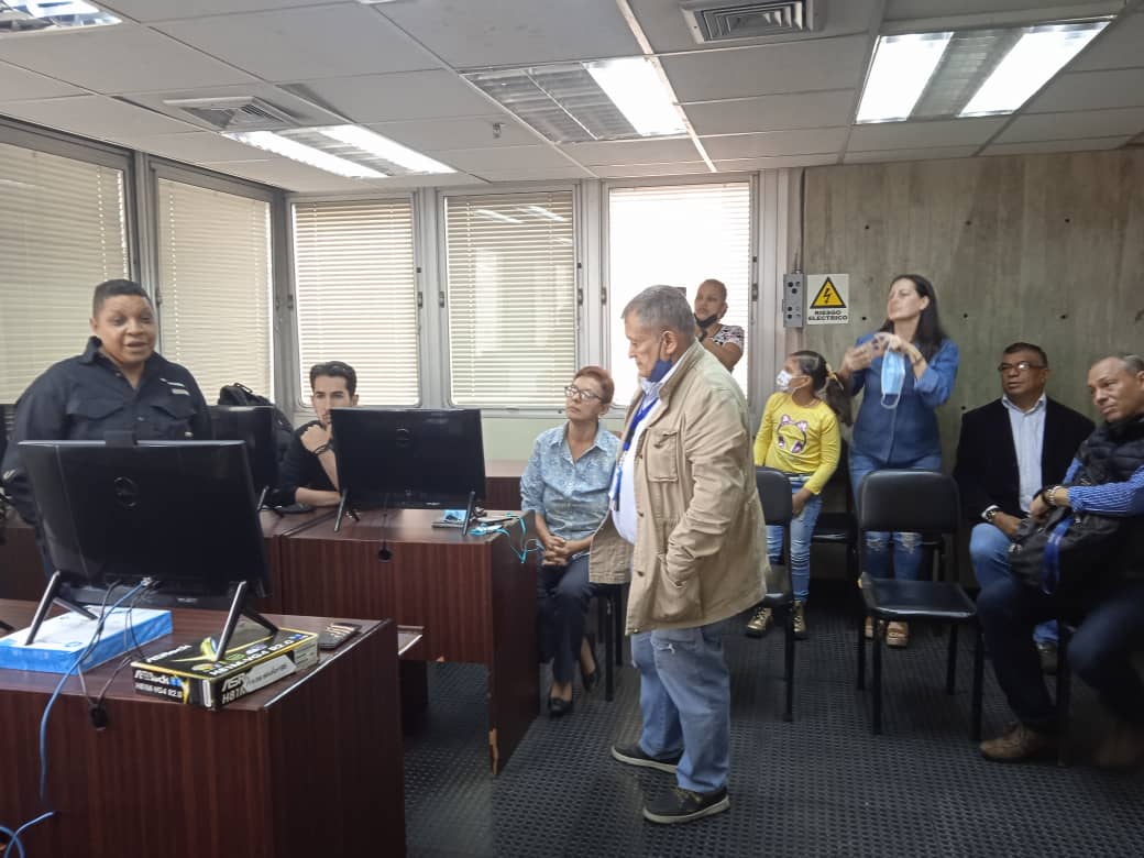 17/06/2022
Defensa de Trabajo de Grado Virtual de la carrera de Ingeniería en Informática realizado en el laboratorio 4, Sala Virtual.
Tesistas: Sidney Tovar y Joseph Lecumberre.
Tutor: Prof. Ewlin Chirinos.
Jurados: Profesores Alice De Faría y Jean Michael Villarroel.