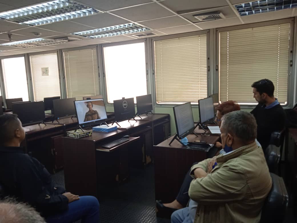 Decano: Prof. Jesús Rodríguez quien dió la apertura a la defensa.