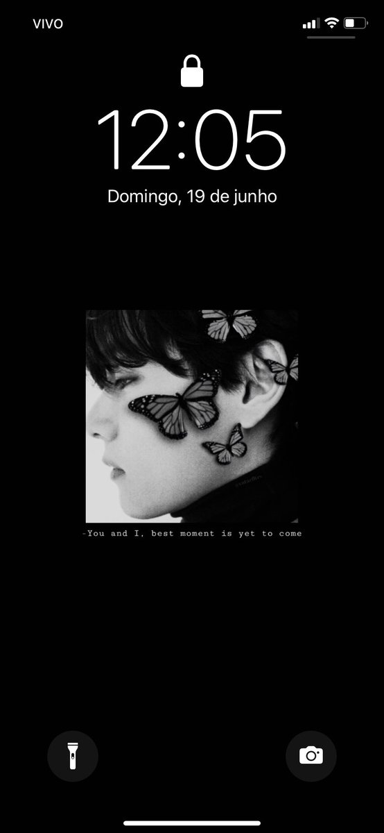 Taehyung lockscreen
rt to receive
fav if you liked it 
Comment on which one you want to receive ♡