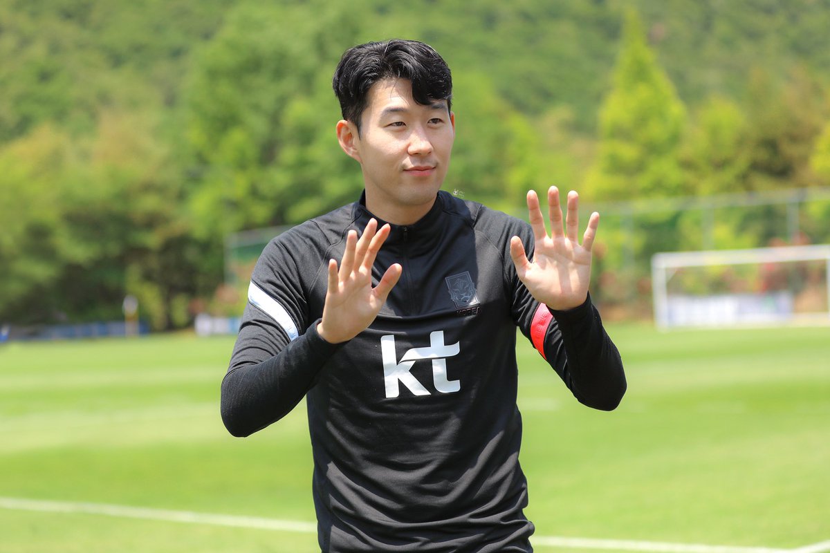 WandererKor's tweet photo. 220611 파주NFC 오픈 트레이닝

사람이 어떻게 가오리?  •︠ ̫•︡

@Sonny7 #손흥민 #Sonny https://t.co/QRaGUafQca