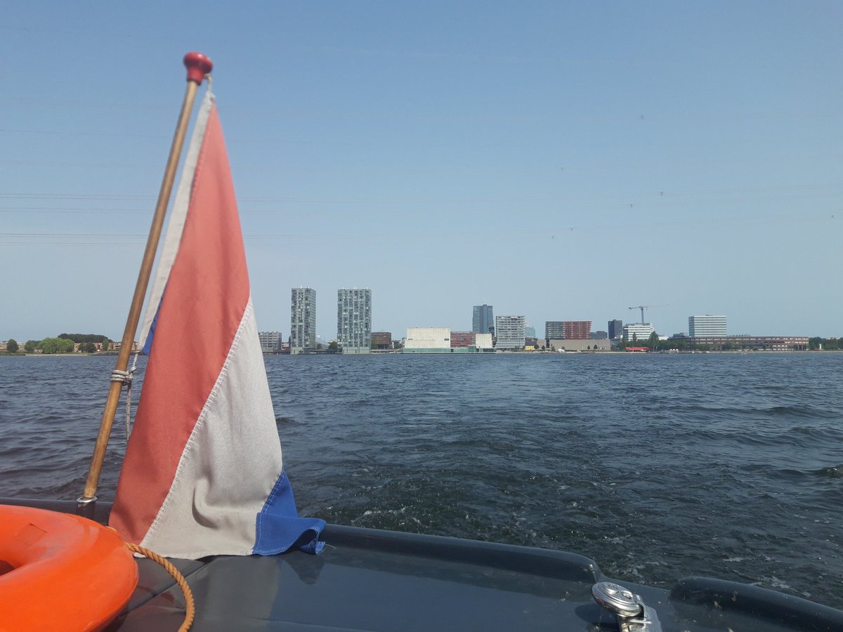 En wat is het toch leuk om een Floriadedag te starten met een overtocht vanaf de Esplanade! Ontzettend goede schippers, mooi verhaal, uitzicht en fijn vertrekken en aankomen @FloriadeExpo