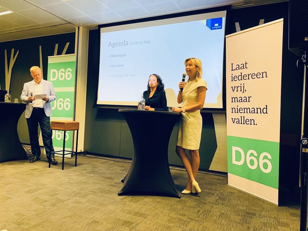 Kajsa Ollongren (@KajsaOllongren) on Twitter photo 2022-06-19 10:54:12 Het was een mooi #D66congres. Met @SalimaBelhaj en thema-afdeling Internationale Veiligheid en Defensie in gesprek over de kansen voor defensiesamenwerking in Europa, de oorlog in Oekraïne en nog veel meer. Dank voor jullie komst, ideeën en enthousiasme! Het was een mooi #D66congres. Met @SalimaBelhaj en thema-afdeling Internationale Veiligheid en Defensie in gesprek over de kansen voor defensiesamenwerking in Europa, de oorlog in Oekraïne en nog veel meer. Dank voor jullie komst, ideeën en enthousiasme!
