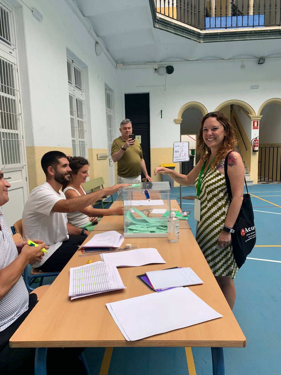 AdelanteCadiz's tweet photo. 💌🗳️ #AdelanteAndalucia19J #EnDefensaPropia 

Militar desde la sonrisa ☺️💚✊ Pocos domingos como este @LorenaGarron @MonteMures @cherra13 @AdelanteAND 

#EleccionesAndaluzas19J
#EleccionesAndalucia2022 
#19J 
#Andalucía https://t.co/4OzX42DhGi