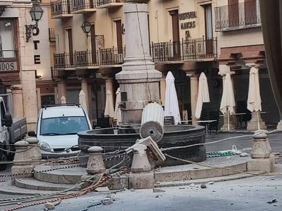 PinacotecaLa's tweet photo. No se si es una buena idea convertir en mastil de cuerdas un Bien inventariado del Patrimonio Cultural

Y que en 15 días que se suban dos personas arriba. https://t.co/jkodDfFWYA