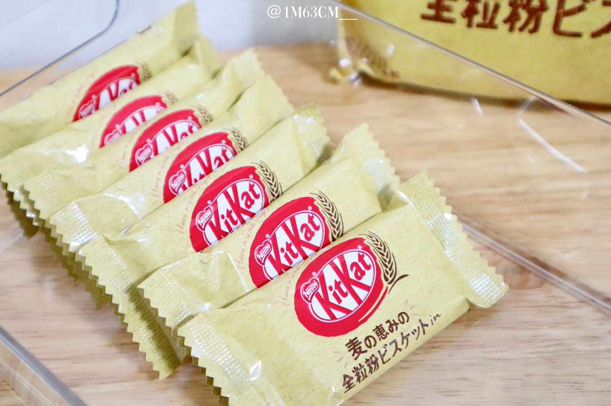 1m63cm__'s tweet photo. อยากกินอะไรหวานๆไปเจอ KitKat Mini Whole Wheat Biscuit รสใหม่รีบกดสั่งจาก Allonline เลย 159 บาทเองพอได้ลองกินแล้วคืออร่อยมากหวานน้อยแต่อร่อยกลมกล่อมเป็นไวท์ช็อกโกแลตผสมโฮลวีทบิสกิตสอดไส้เวเฟอร์กรุบกรอบด้วยแท่งเล็กพอดีคำLimitedจากญี่ปุ่นหมดแล้วหมดเลยรีบไปตุน🌾#พักนี้ต้องWholeWheat https://t.co/aswDiXQjow
