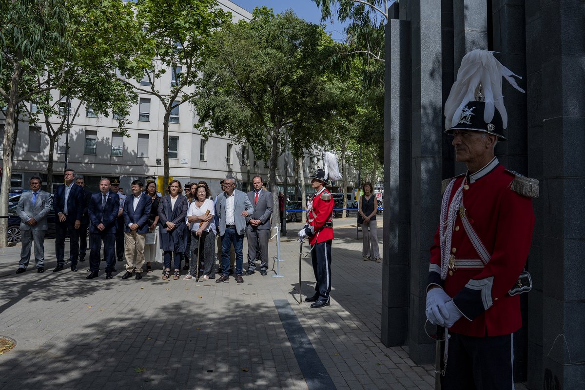 bcn_ajuntament's tweet photo. Avui fa 35 anys d'un atemptat que va colpir tota la ciutat. Com cada any, recordem el dolor de les víctimes d'Hipercor i en reivindiquem la memòria. https://t.co/zLtAddCTgr