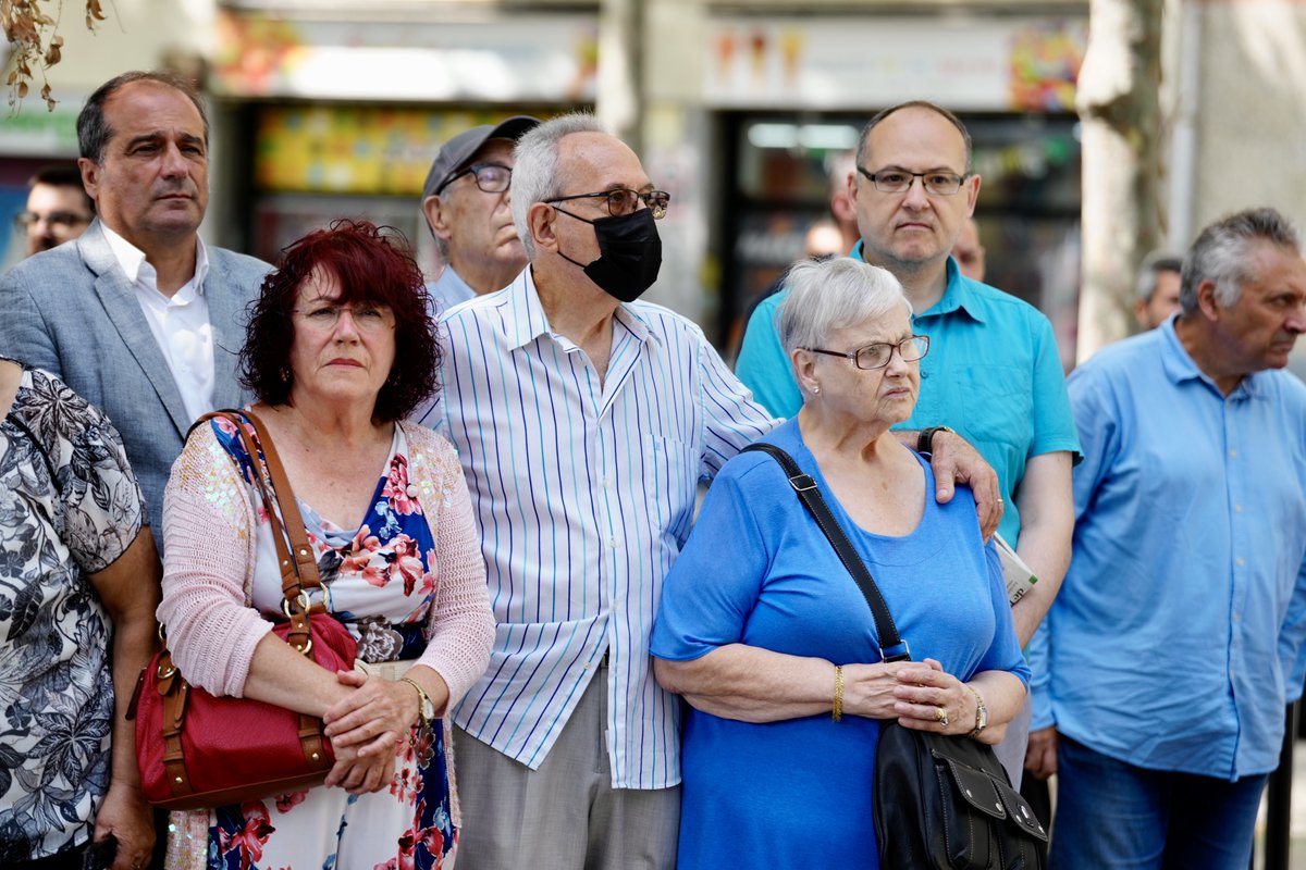 bcn_ajuntament's tweet photo. Avui fa 35 anys d'un atemptat que va colpir tota la ciutat. Com cada any, recordem el dolor de les víctimes d'Hipercor i en reivindiquem la memòria. https://t.co/zLtAddCTgr