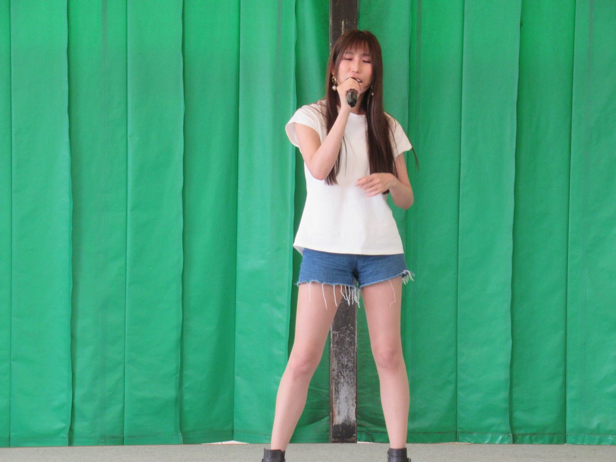 kimikimi060606's tweet photo. ６月１８日土曜日。
MIYA DEEP IDOL FES17
宇都宮道の駅ロマンチック村。

スタイル良く歌声も素敵で好きです。癒されます。
#シンガーソングライター
#山田藍
#あいにゃ
#AInya
#Happy
#Fine https://t.co/vo6msTq9JX