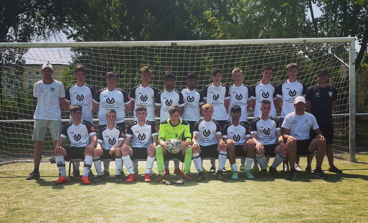PreussenMD's tweet photo. Unsere #U17 beim Saisonabschluss der Saison 2021/2022 https://t.co/URftc0sKRx