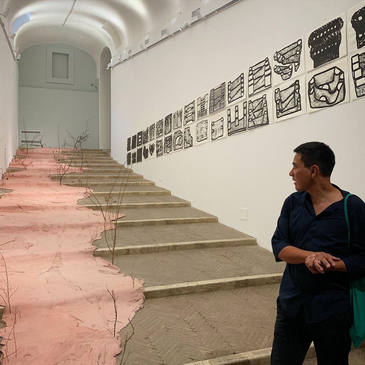 RomaOra_it's tweet photo. Qualche giorno fa a @VillaMedicis per l’inaugurazione della mostra annuale dei borsisti #Étincelles/#Scintille ✨ La mostra è aperta a tutti e sarà possibile visitarla fino al 7 Agosto 2022.

Per scoprire di più trovate i video sulla Pagina FB e nel Canale YT di #RomaOra https://t.co/Op4CTpnSj8