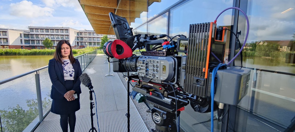 AndySmithTV's tweet photo. Live DTL from Warwick University today with @lisanandy into BBC Sunday Morning with @sophieraworth presenting.  #Fx9 &amp; @LiveU #Lu600 backhauling on 4 &amp; 5G into NBH. https://t.co/A0i2ufhzEl