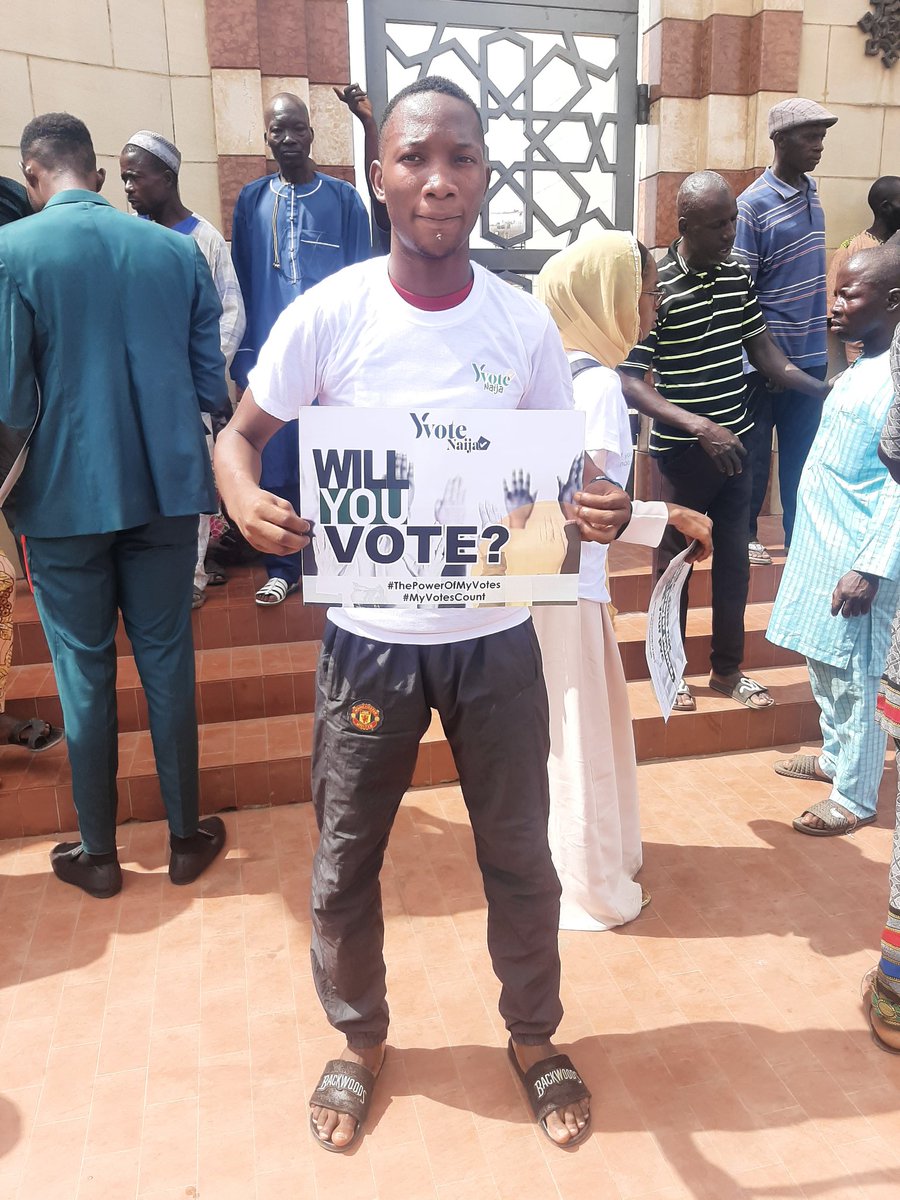 DCShuaib's tweet photo. Finally find these pictures, On the 28th of May 2022, I joined other patriotic youth volunteers of @yvotenaija in her sensitisation on PVC registration in Ilorin, Oja Oba Market.

Special thanks to @JairusAwo for the opportunity he gave me to be part of the project.
#myvotecount https://t.co/Wi5K1MG8gL