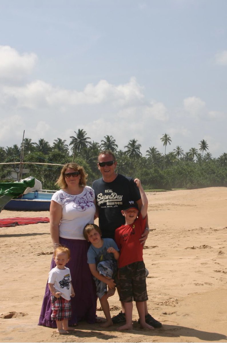 fullbackwill's tweet image. #HappyFathersDay to my amazing Dad…he took me to play my first #rugby at @doharfc_academy when I was 4 and I haven’t looked back! He’s taken us all around the world - his big feet have led the path on which I want to follow… I have also inherited his big feet! 😂 #brag #family