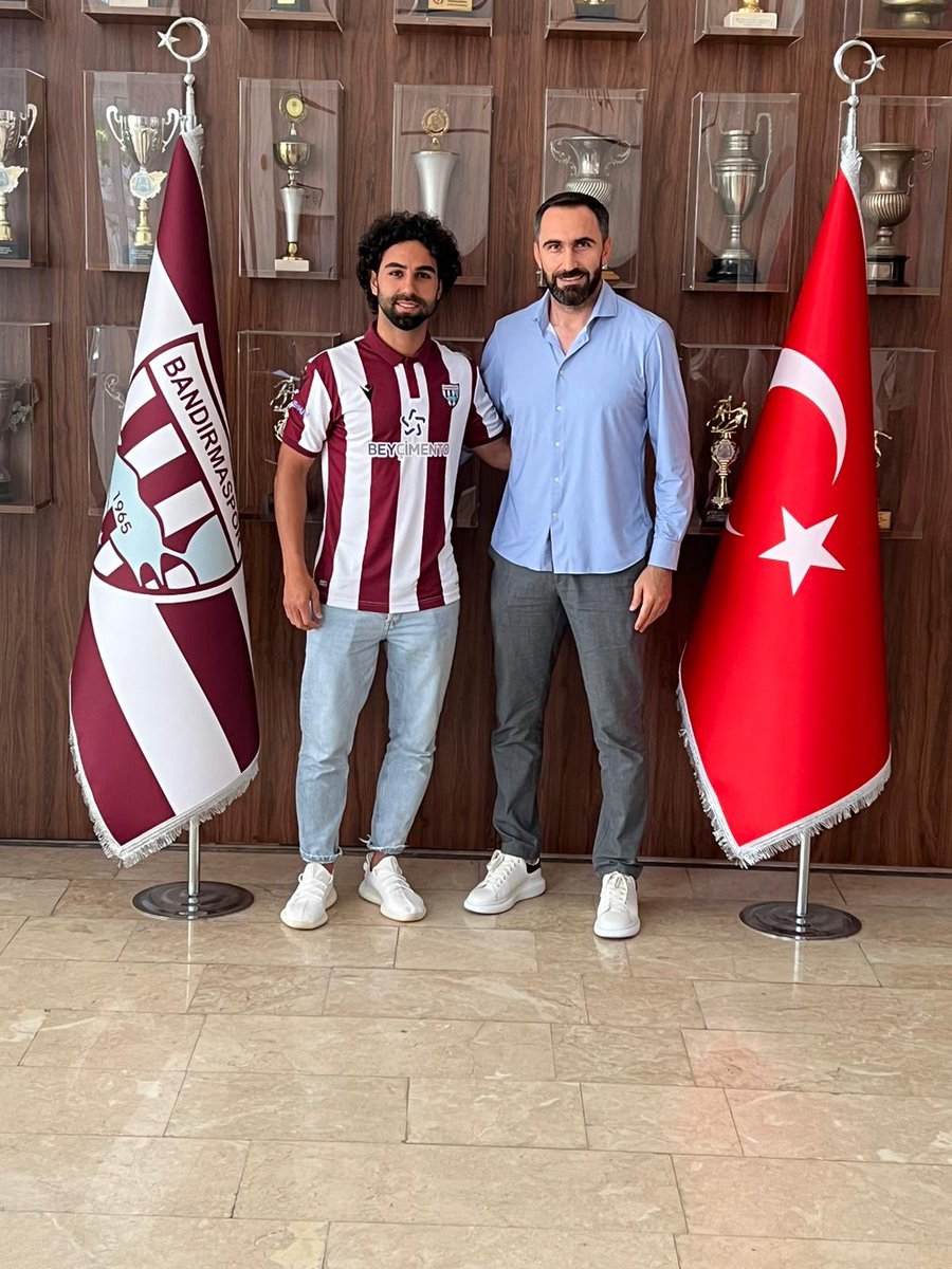 c_hsyn99's tweet photo. @Bandirma_SK 
Yarım kalan hayallere ve hedeflere hepbirlikte inşaAllah 🤲🏻🏆 https://t.co/3l1QW2a2o6