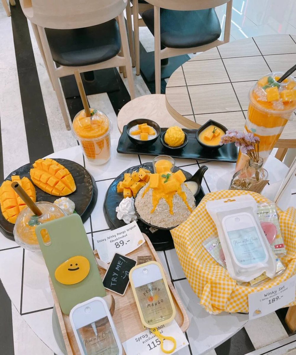 taclements15's tweet image. Mango sticky rice, delicious and beautiful