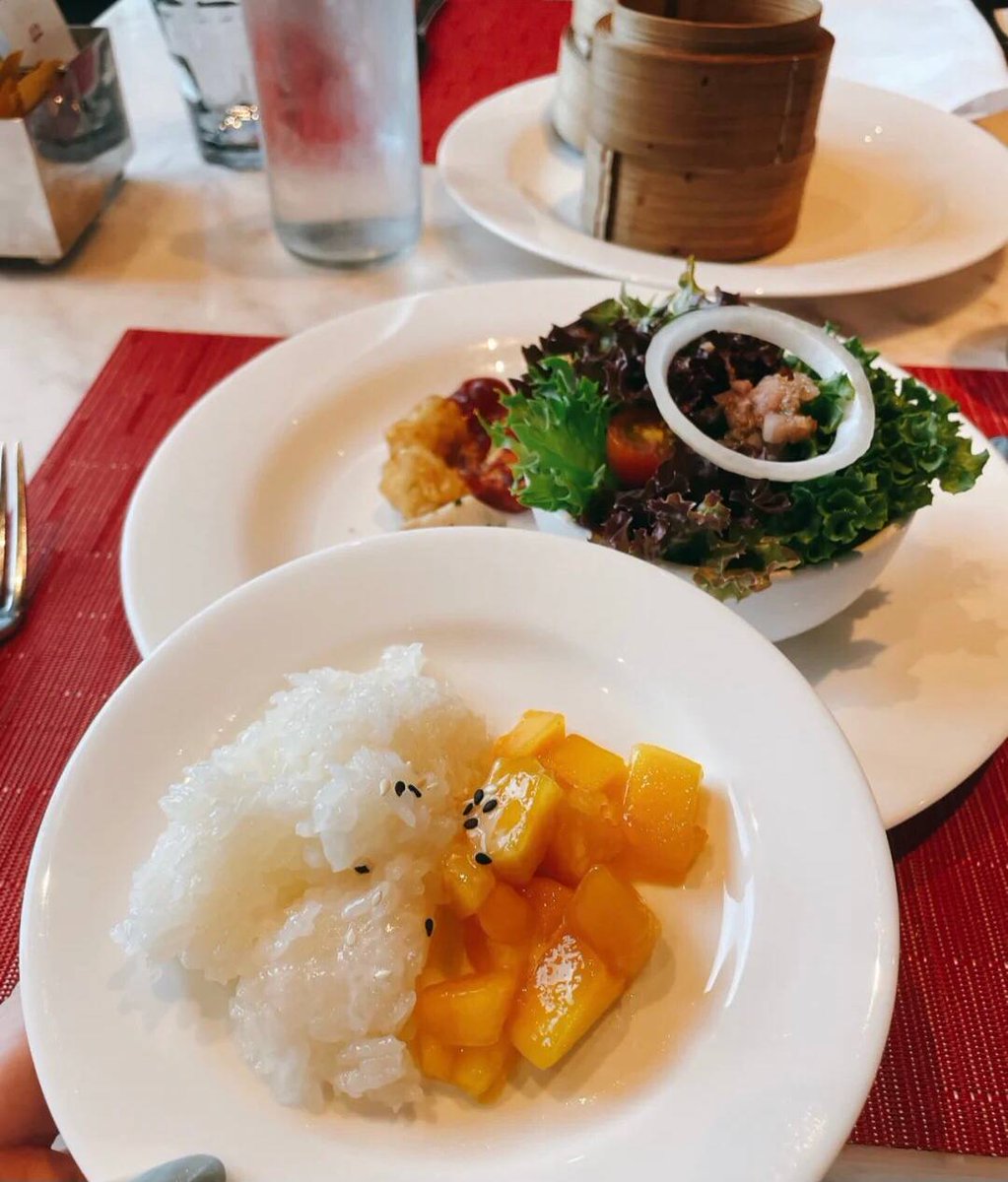 taclements15's tweet image. Mango sticky rice, delicious and beautiful