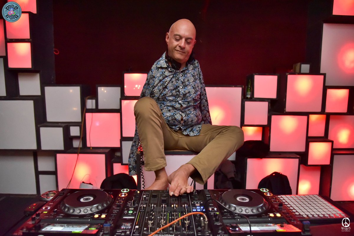 encontroartes's tweet photo. 📢⏲ Vémonos esta tarde na #PrazaDeAzcárraga, a partir das 17:30 horas, coa seguinte programación do XI Encontro #ArtesPolaIntegración! 📜👇

🎧 #DJGrobas + #DJ Pascal Kleiman
📍 Locais de hostalería da praza de #Azcárraga 

⚠ ATENCIÓN! #ComidaDiversa SUSPENDIDA! ⚠ https://t.co/pK6Shod7hY