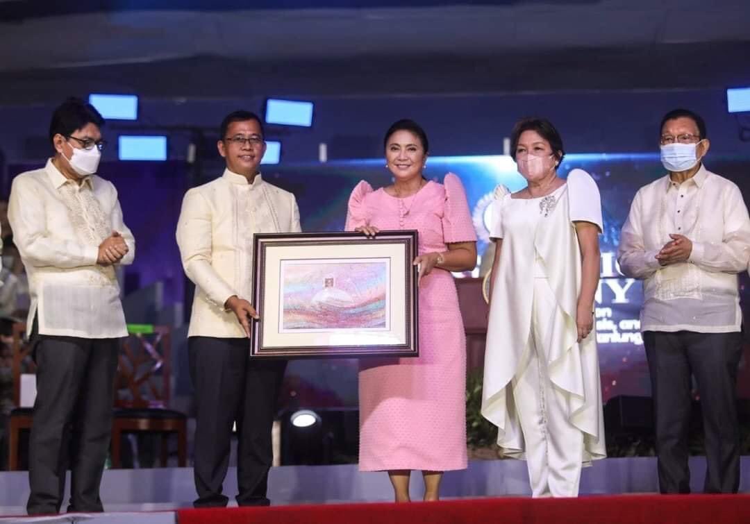 CascoVergara's tweet image. THE LEGITIMATE!
#AngPresidenteLeniRobredo
#AngatBuhayNGO
#TindigPilipinasTuloyAngLaban