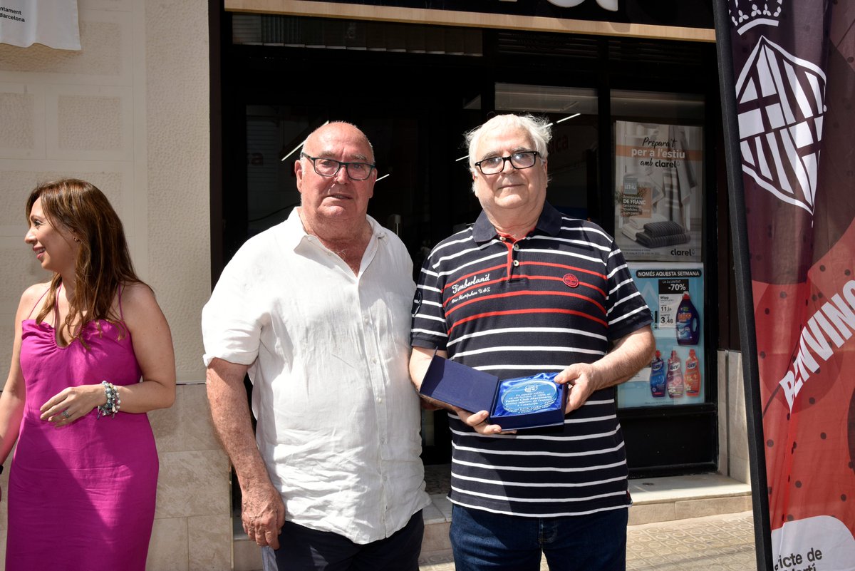 martinenc's tweet photo. 🛡 Aquest dissabte distingíem els socis més veterans del #FCMartinenc:

🎖 Joan Dengra 
🎖 Antoni Güells
🎖 Miquel Pera
🎖 Manuel Dengra

🙌 Gràcies per la vostra fidelitat!
#SomMartinenc https://t.co/HWSh5wYCnx