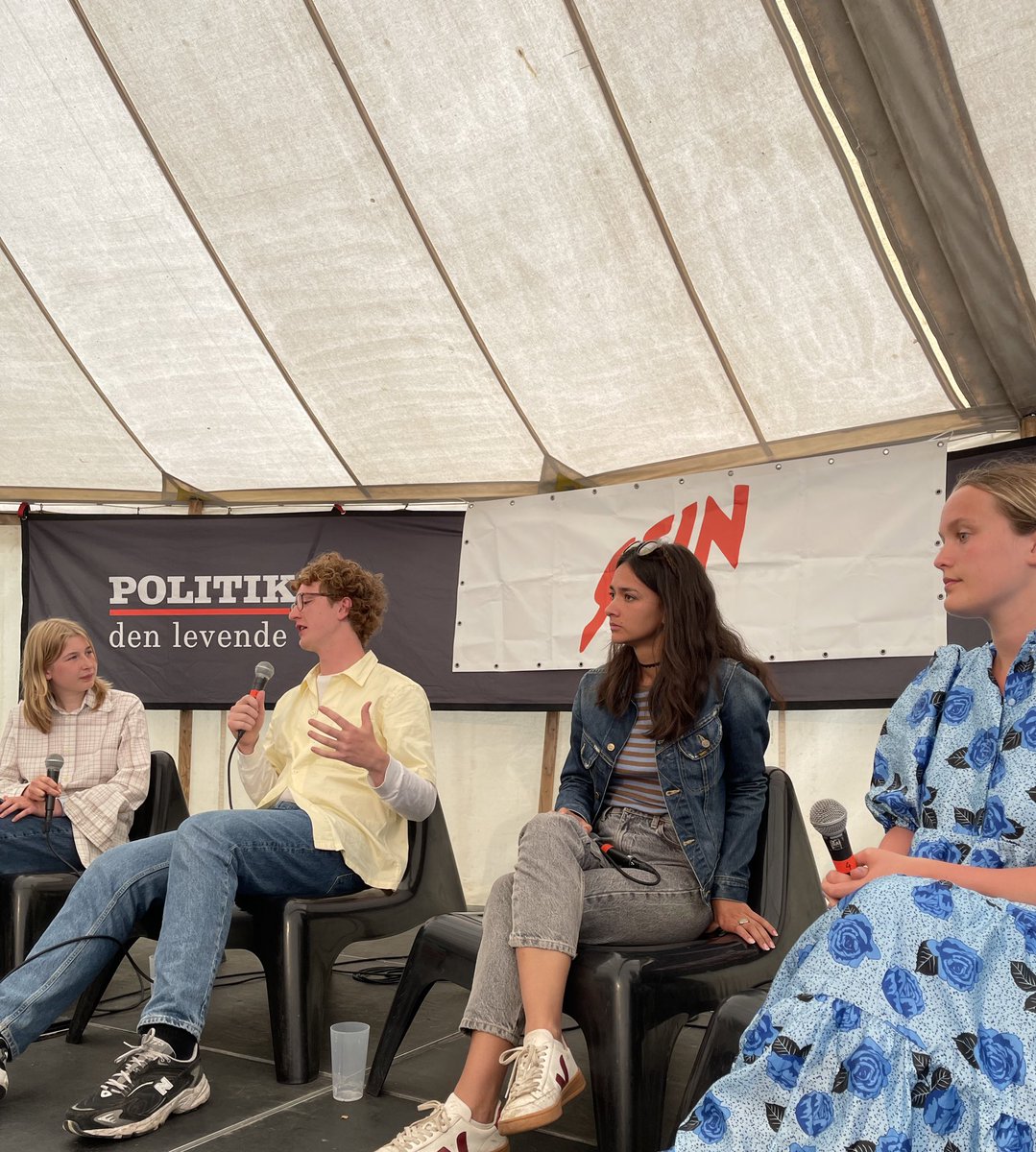 Elisabeth M Jensen (@elisabethmj) on Twitter photo Min mand og jeg hævede gennemsnitsalderen betragteligt, da vi hørte et panel af fremragende unge tale om partipolitik og aktivisme på <a href="/Folkemoedet/">Folkemødet #fmdk</a> Tak til <a href="/KringMathias/">Mathias Kring Niebuhr</a> Rebekka Klinge @EstherKje Helene Fagerhøj og <a href="/NimaTisdall/">Nima Sophia Tisdall</a>. Så godt❤️ Min mand og jeg hævede gennemsnitsalderen betragteligt, da vi hørte et panel af fremragende unge tale om partipolitik og aktivisme på <a href="/Folkemoedet/">Folkemødet #fmdk</a> Tak til <a href="/KringMathias/">Mathias Kring Niebuhr</a> Rebekka Klinge @EstherKje Helene Fagerhøj og <a href="/NimaTisdall/">Nima Sophia Tisdall</a>. Så godt❤️