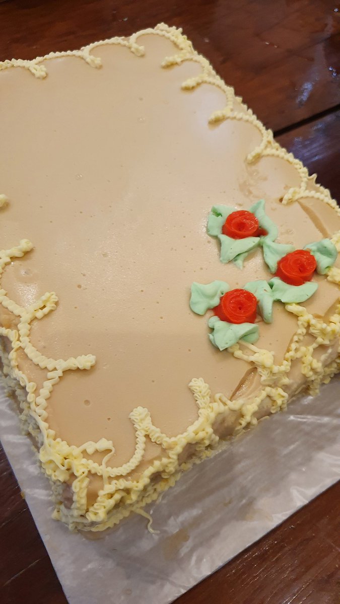 ddenysmarie's tweet photo. they said the cake was too plain so we added a lil message 😌 happy fathers day + grad! https://t.co/vAEc2emIsb