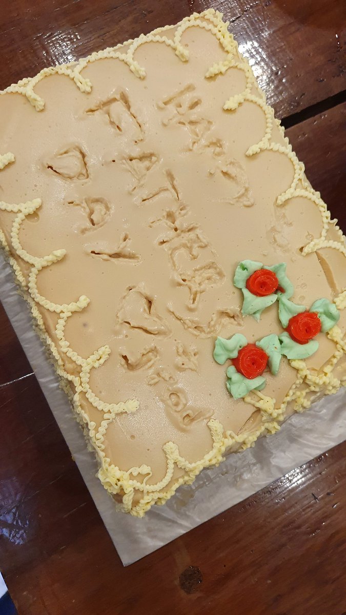 ddenysmarie's tweet photo. they said the cake was too plain so we added a lil message 😌 happy fathers day + grad! https://t.co/vAEc2emIsb