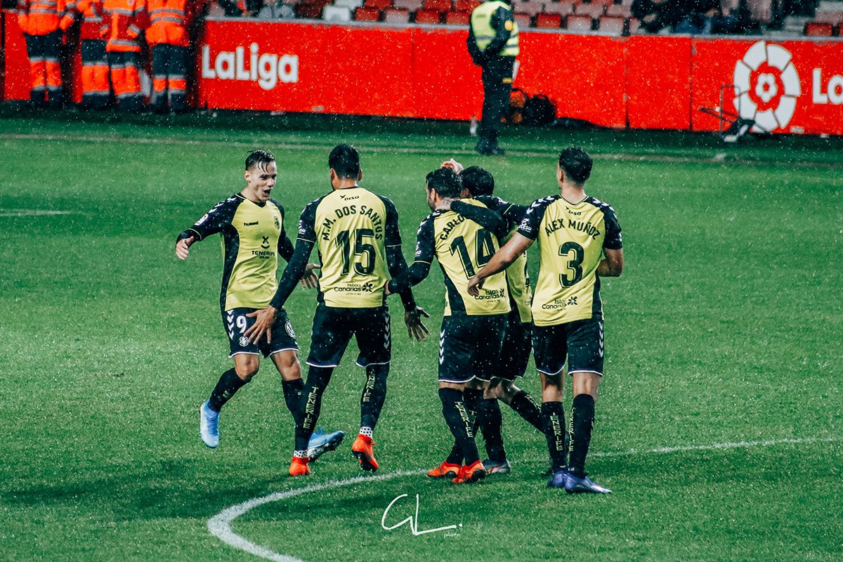 Hoy es un dia muy especial, todo mi ánimo al <a href="/CDTOficial/">CD Tenerife 🏴󠁧󠁢󠁳󠁣󠁴󠁿</a> y a toda su afición. Os lo merecéis, SI SE PUEDE 🤍💙