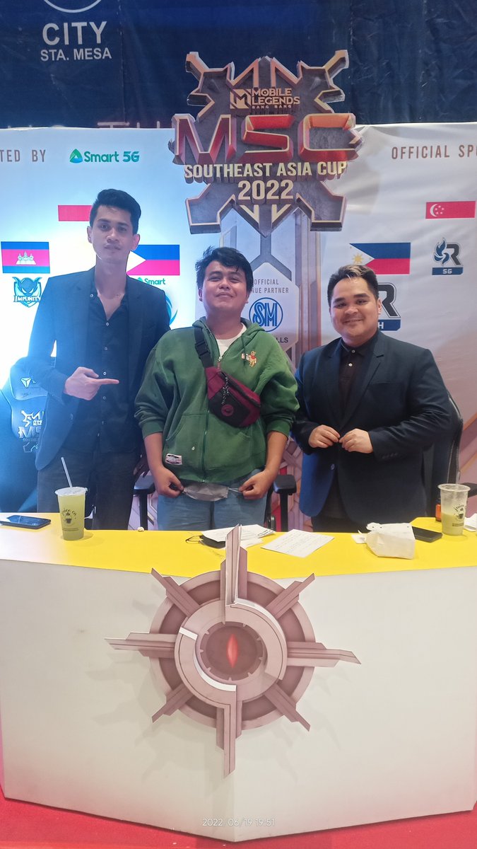 liemjus's tweet photo. KAMI PO PALA ANG HOST SA SM STA MESA WATCH PARTY. CHAROT. 😂  #MSC2022 #supremaSEA #PinasLangMalakas #MSCSMSTAMESADAY2 https://t.co/c4E2EwI3UZ