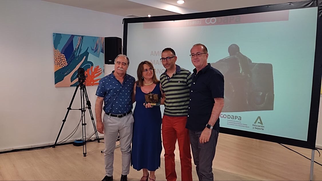 FAMPAALHAMBRA's tweet photo. ¡Enhorabuena a tod@s l@s premiad@s hoy en los XIX Premios CODAPA! 👏
Ha sido una ceremonia emotiva después de 2 años. Gracias a todas las personas que contribuyen con su trabajo desinteresado a mejorar la educación pública de Andalucía.
@FAMPAALHAMBRA https://t.co/URJE0FQb6N