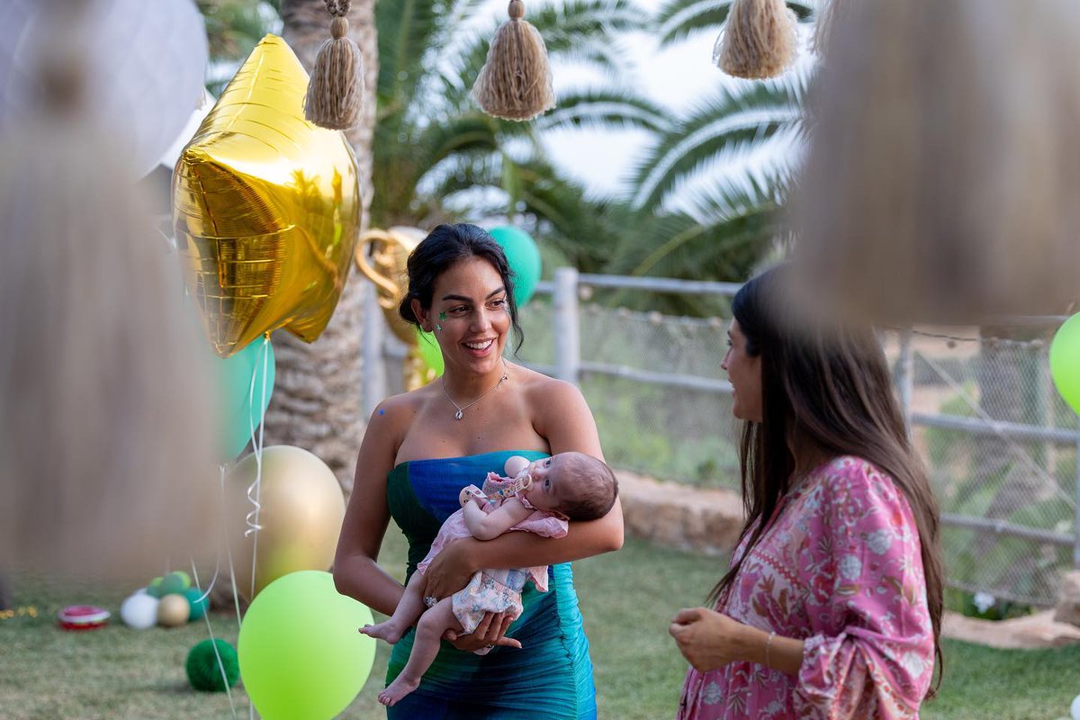 📂 Georgina Rodriguez
 └📂 Cristiano Junior's Birthday