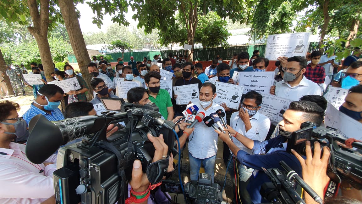 Awasthi_Anshul_'s tweet image. माननीय मंत्री जी,
TEQIP-III परियोजना किसकी थी?
1200 IITian और NITians का क्या किया आपने?
MoU का क्या हुआ?
सुरक्षित भविष्य का क्या हुआ?
गुणवत्तापूर्ण शिक्षा अब नहीं चाहिए? 
केवल 2600 करोड़ रुपये खत्म करने थे?
@ndtvindia @TheLallantop @BBCHindi
#Social_killing_of_TEQIP_faculties