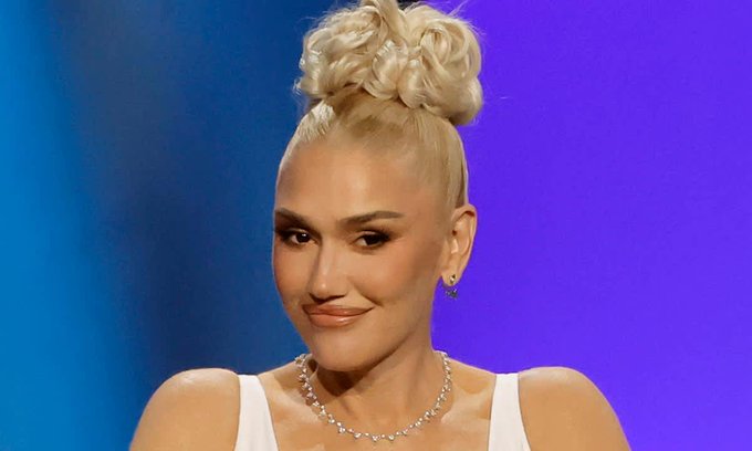 SHEFANI_News's tweet photo. Gwen Stefani - On 'Hello'. Gwen Looks So Different in Throwback Photos with Rarely-Seen Brother (06.18.2022) #GwenStefani #EricStefani #KateThomas #Hello https://t.co/z8qicQsjwn https://t.co/nsw2grrtz8
