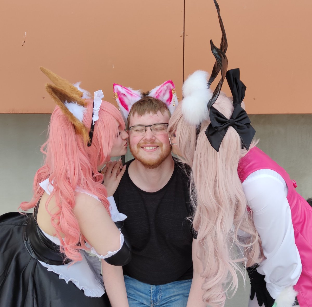 TamamoIsLove's tweet photo. I have achieved multiple Tamamos
Tama maid:@Raindropgoddess
Koyanskaya:@mqkiaa
#desucon2022 #desucon #tamamonomae #tamamo https://t.co/BeUZIzhTtl