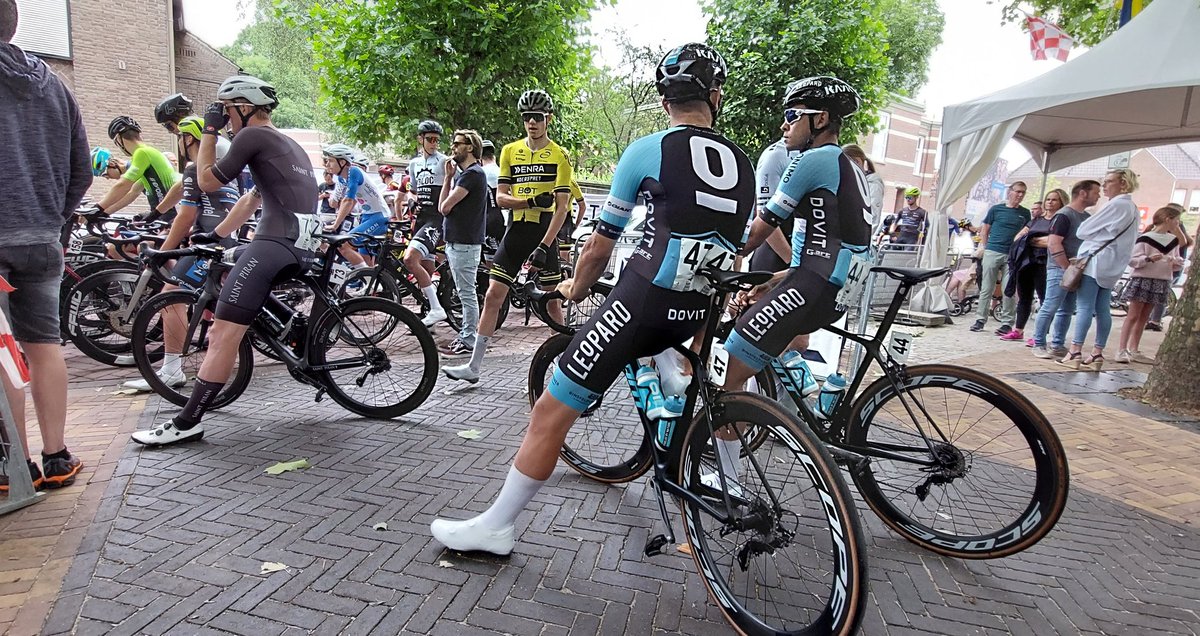 Sportsfeer's tweet photo. Vandaag op bezoek geweest bij de juniorenkoers in Gilze. Daarna ook meteen de start meegepikt van de Midden-Brabant Poort Omloop! Mooi evenement daar @cyclinggilze !! #mbpo #cycling @Leopard_Cycling @metecct @ABLOC_CT https://t.co/dyIRNzjmQR