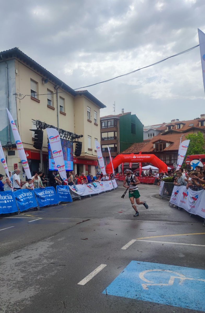 albcrespo9's tweet photo. Hay carreras en las que se puede estar. Otras en las que se puede no estar. En el Soplao no se puede no estar. Tercera ultra oro acabada (de 4). Disfrutando la noche y sufriendo el calor del día. 17 horas y 52 minutos con sensaciones brutales.

A por más. https://t.co/aFiiSyl4ru