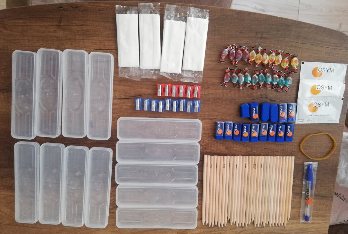 Narkotik şube gibi dizme zamanı. Köy öğretmeniyim çocuklara vericem diye çöktüm hepsine. İki günde sınıfın 3 senelik ihtiyacını karşılamış oldum. Teşekkürler ÖSYM #ayt22