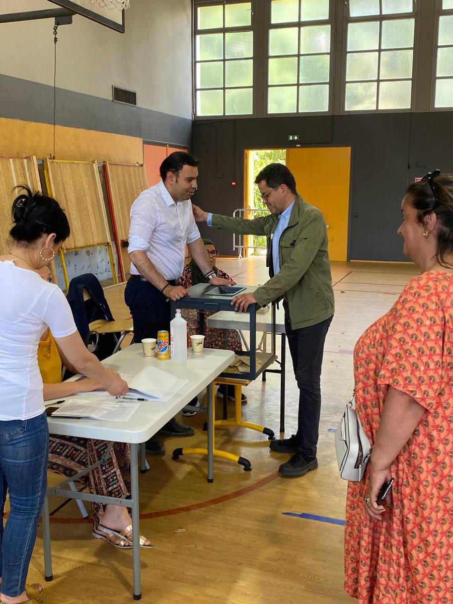 Visite d’encouragement aux agents territoriaux et aux bénévoles dans les bureaux de vote de Villeurbanne 🗳 <a href="/Melouka_HM/">Melouka Hadj-Mimoune</a> 

#villeurbanne
#legislatives2022
