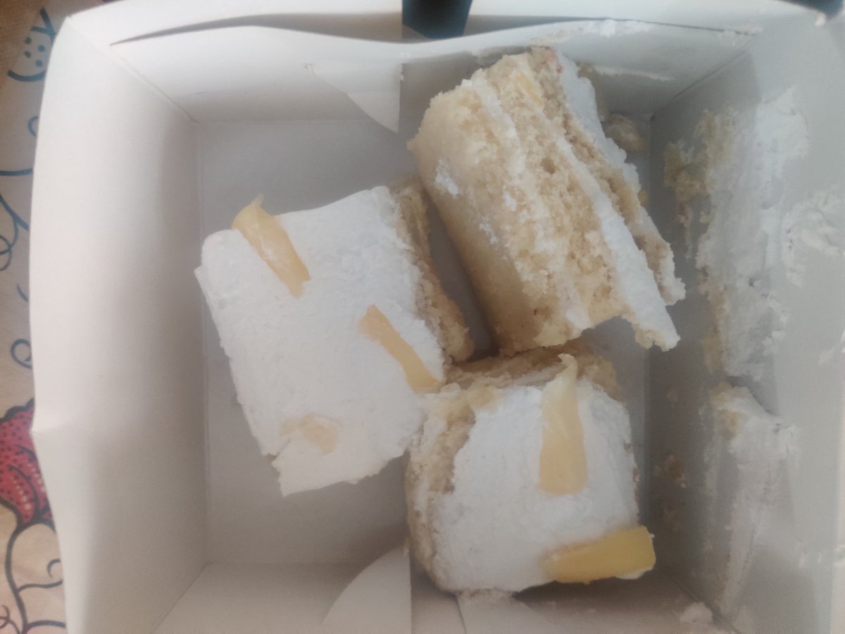 SinghHRPRT's tweet photo. @zomato This is how you deliver pastries? @deepigoyal and above all your insolence customer care executive is denying refund of this. https://t.co/nk5W2i5BIA