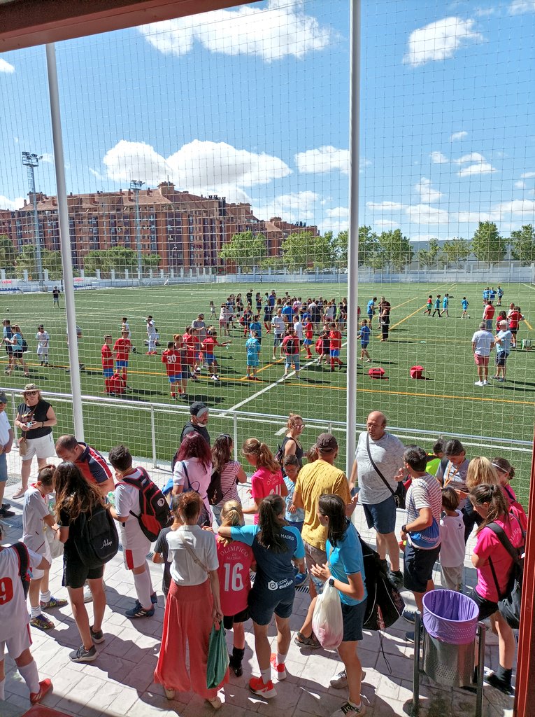 ppopular_usera's tweet photo. 🔵 Apoyando los torneos ⚽ de los clubes de Usera. @ADOrcasitas enhorabuena por vuestros éxitos deportivos y vuestro trabajo. 💙🇪🇦
@loretosord
@BorjaFanjul
#useraen+ https://t.co/eDG5S1TZQO