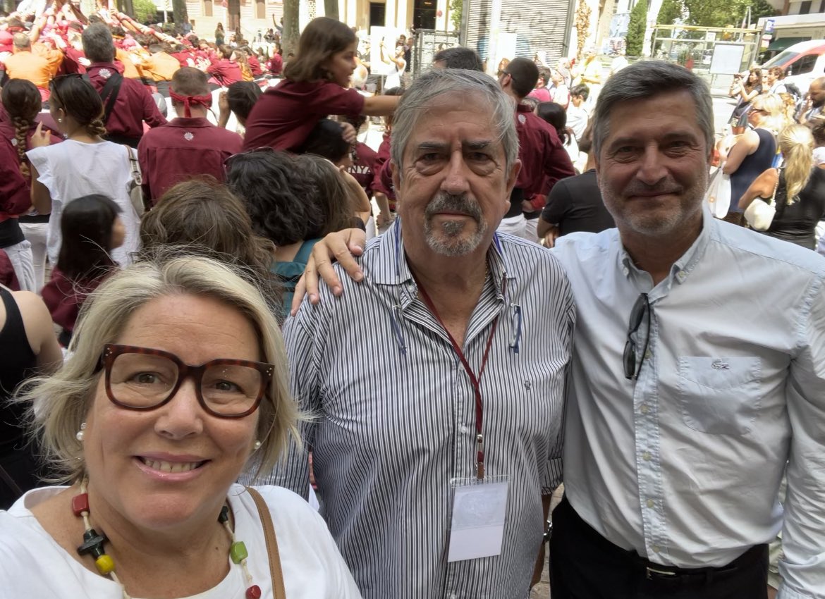 MontseCantinMas's tweet photo. Els castellers  de Sarrià, la colla Jove de Barcelona i els Sagals d’Osona tanquen la Festa Major de Sant Gervasi amb una jornada castellera a plaça de la Bonanova de gom a gom!
Enhorabona! @CdSarria @SagalsdOsona @FMSantGervasi 👏👏👏
@jmartigalbis @JuntsxCatBCN @JuntsXCatSSTG https://t.co/Sgtv3xekqR