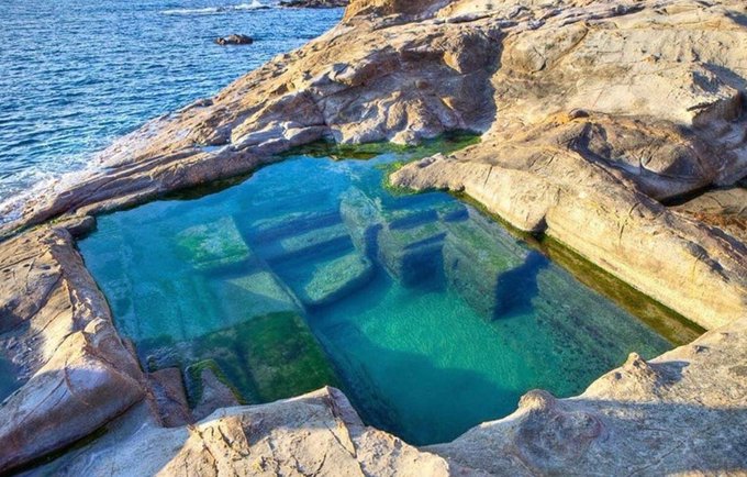 Along the Tyrrhenian coast near Livorno, you can find these ancient sea quarries. They're not actually pools, but Etruscan/Roman caves where two kinds of sandstone were mined: the dark 'pietra serena' and the yellowish 'pietra rusca' [read more, (IT): buff.ly/3hr7auG]