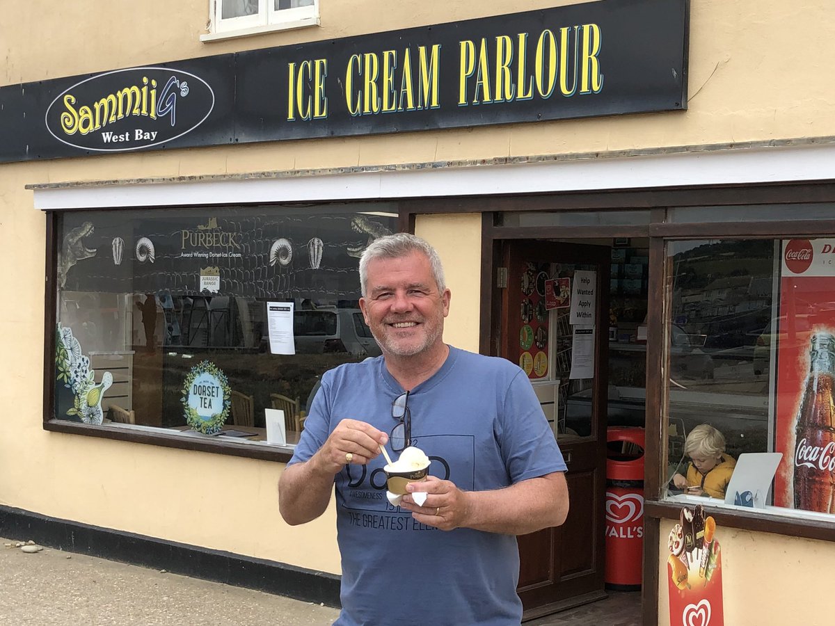 Before leaving West Bay it would be rude not to visit Sammii G’s and devour another <a href="/PurbeckIceCream/">Purbeck Ice Cream</a> They have all the flavours… so always a tough decision when ordering.